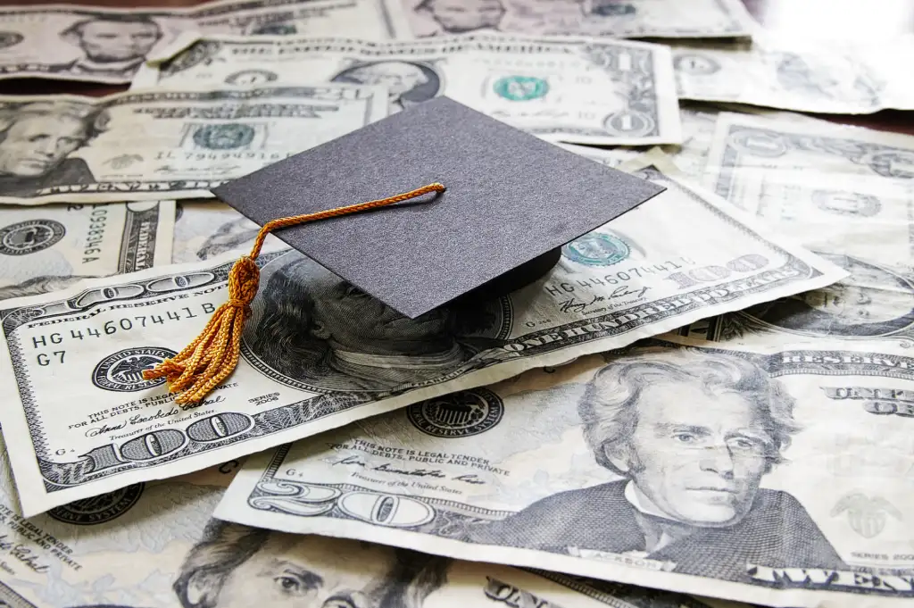 How to Make Money in College: Smart Ideas for Hustlers & Future Bookies